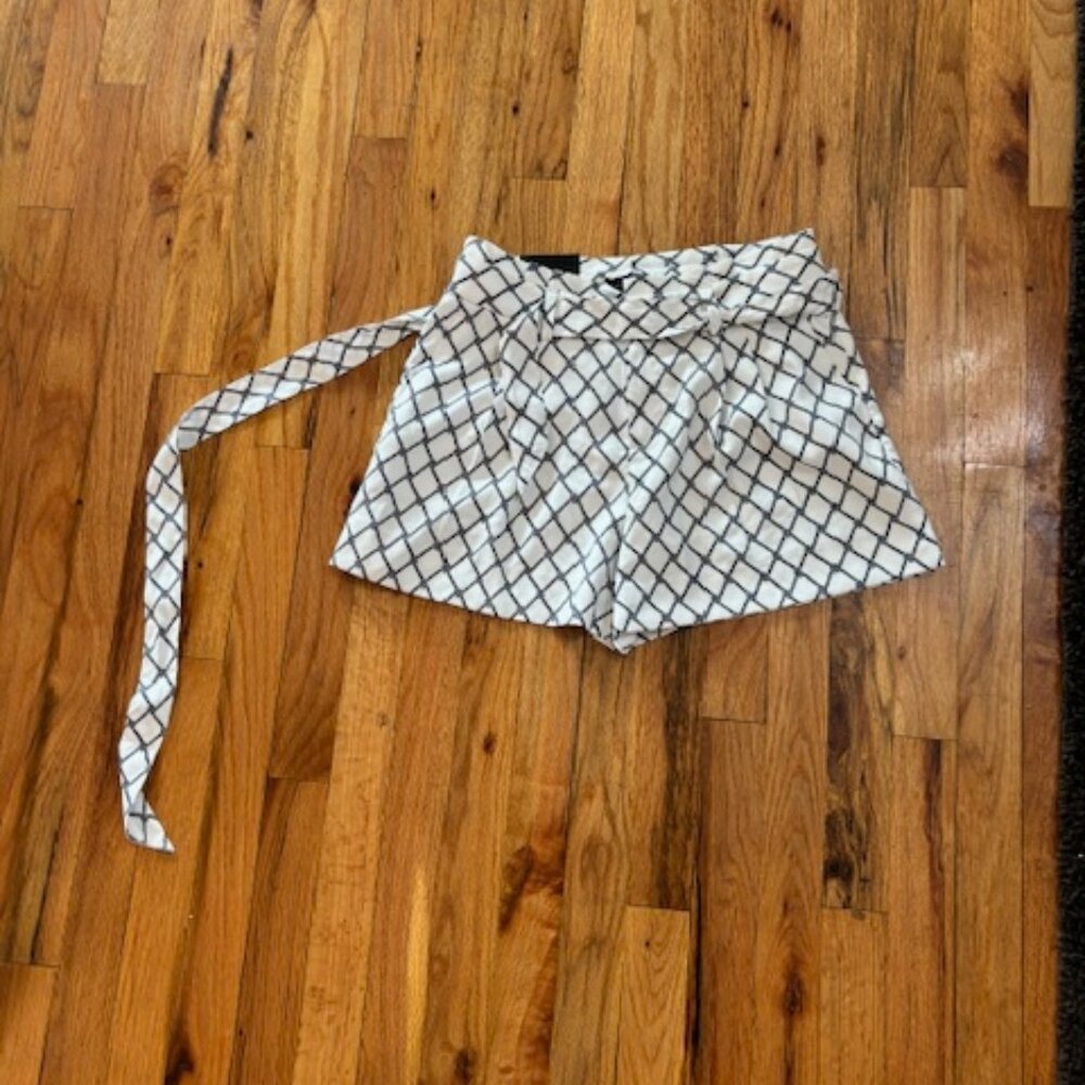 WOMANS BANANA REPUBLIC SHORTS SIZE 2 NWT